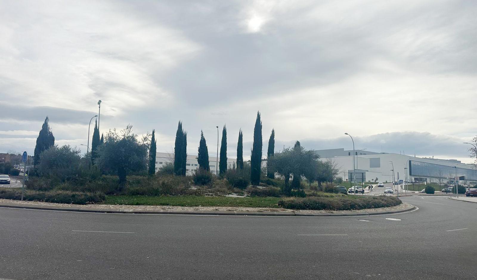 ROTONDA DEDICADA A LAS ENFERMERAS ROTONDA DEDICADA A LAS ENFERMERAS